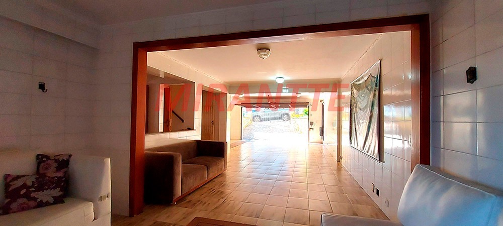 Sobrado de 318m² com 4 quartos em Tremembe