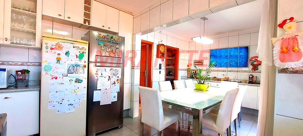 Sobrado de 318m² com 4 quartos em Tremembe