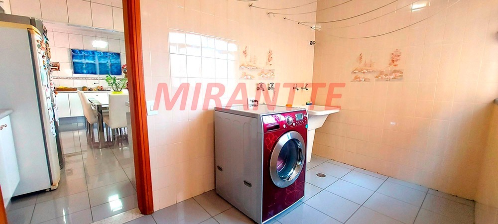 Sobrado de 318m² com 4 quartos em Tremembe
