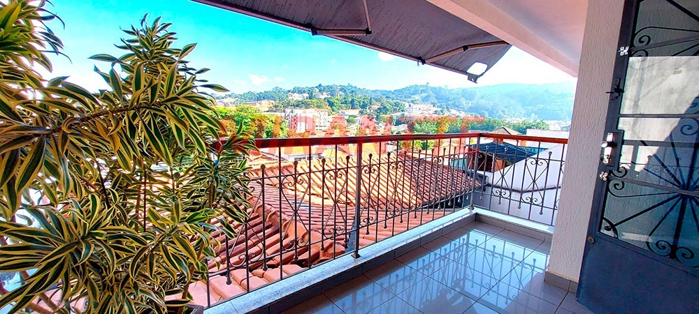 Sobrado de 318m² com 4 quartos em Tremembe