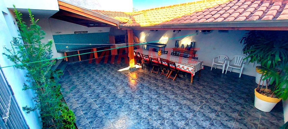Sobrado de 318m² com 4 quartos em Tremembe