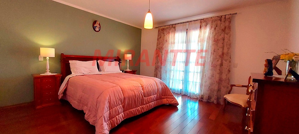 Sobrado de 318m² com 4 quartos em Tremembe