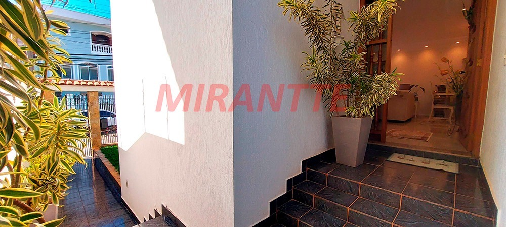 Sobrado de 318m² com 4 quartos em Tremembe
