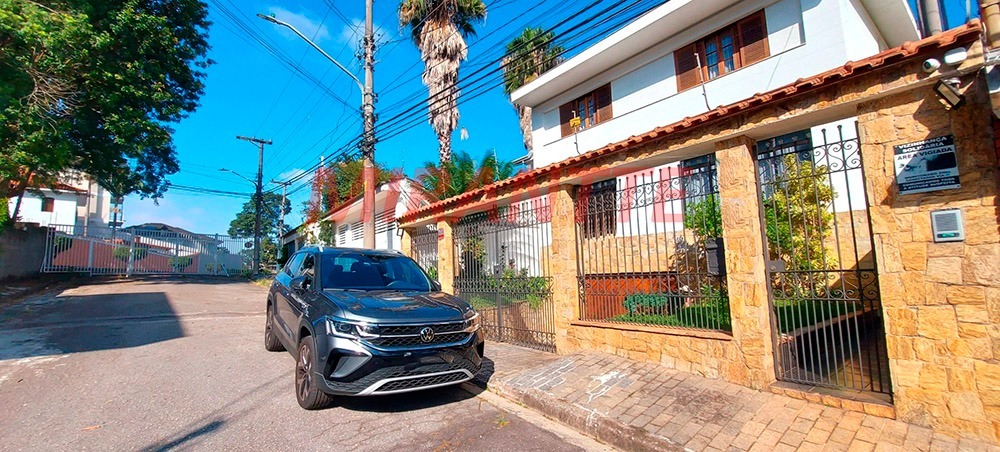 Sobrado de 318m² com 4 quartos em Tremembe