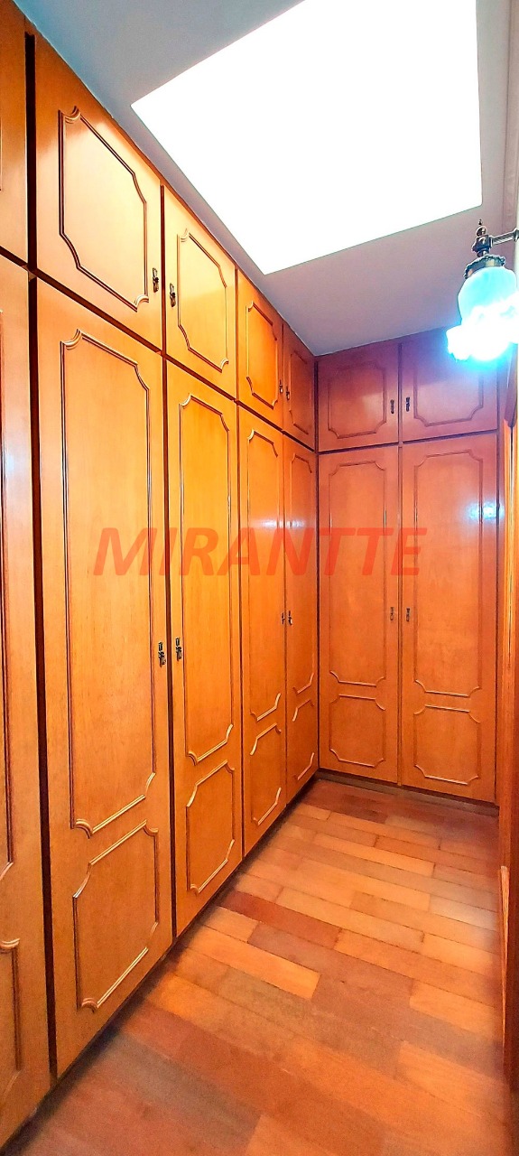 Sobrado de 318m² com 4 quartos em Tremembe