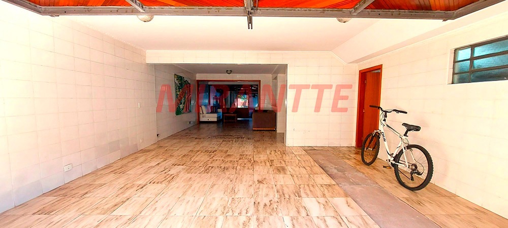 Sobrado de 318m² com 4 quartos em Tremembe