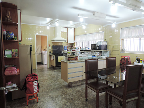 Sobrado de 400m² com 4 quartos em Santana