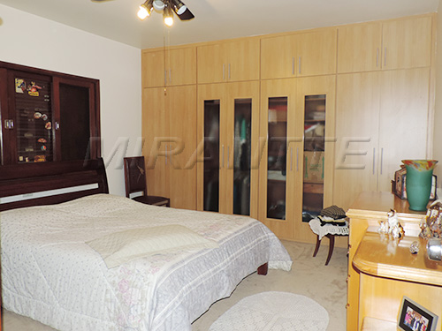 Sobrado de 400m² com 4 quartos em Santana