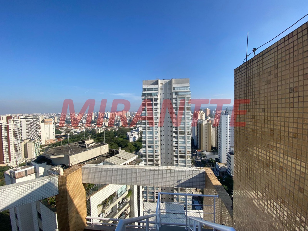 Cobertura de 217.33m² com 3 quartos em Santana