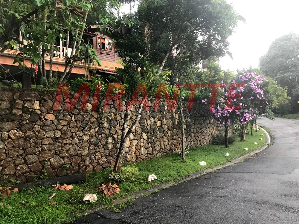 Casa terrea de 300m² com 3 quartos em Serra da Cantareira
