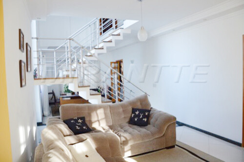 Sobrado de 500m² com 3 quartos em Tremembe