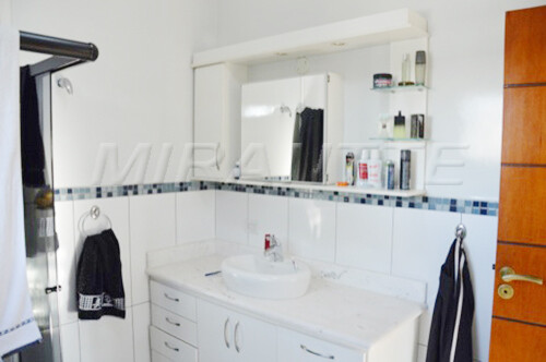 Sobrado de 500m² com 3 quartos em Tremembe