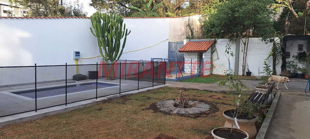 Sobrado de 500m² com 3 quartos em Tremembe