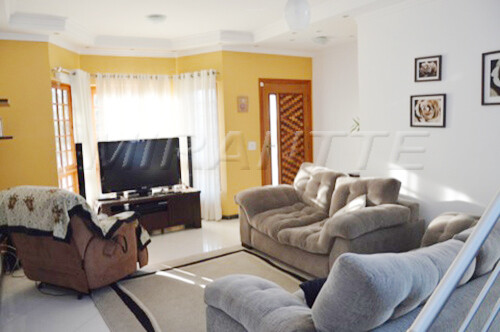 Sobrado de 500m² com 3 quartos em Tremembe