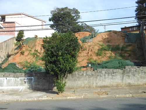 Terreno de 0m² em Jardim Guapíra