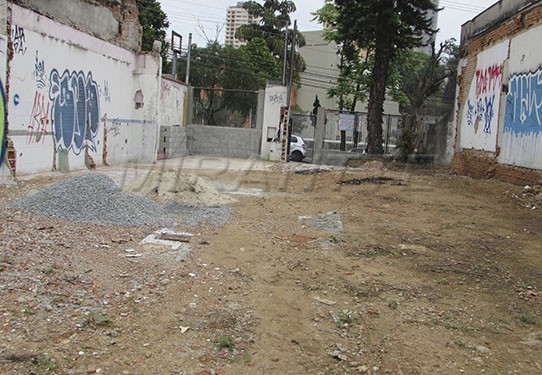 Terreno de 793m² em Santana