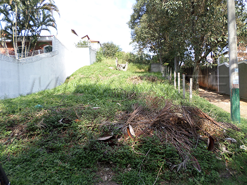 Terreno de 304m² em Jardim Entre Serras