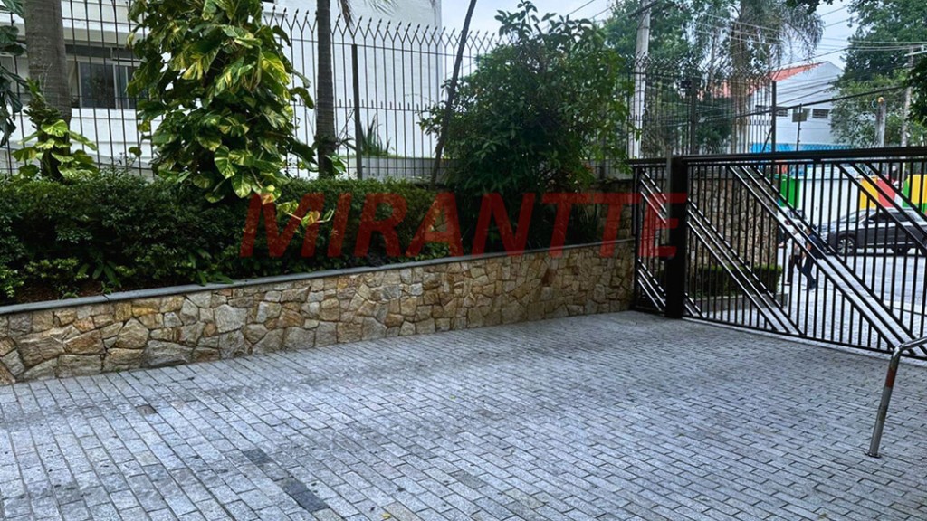 Apartamento com 3 quartos em Água Fria