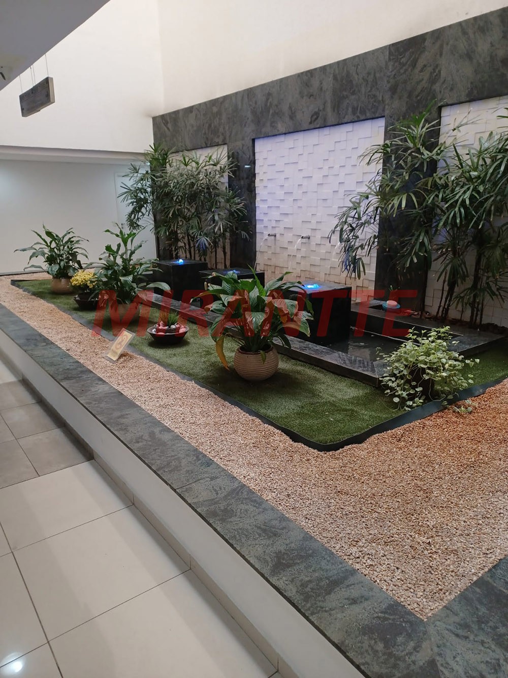 Conjunto comercial em Santana