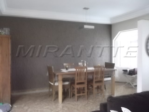 Sobrado de 250m² com 3 quartos em Horto Florestal