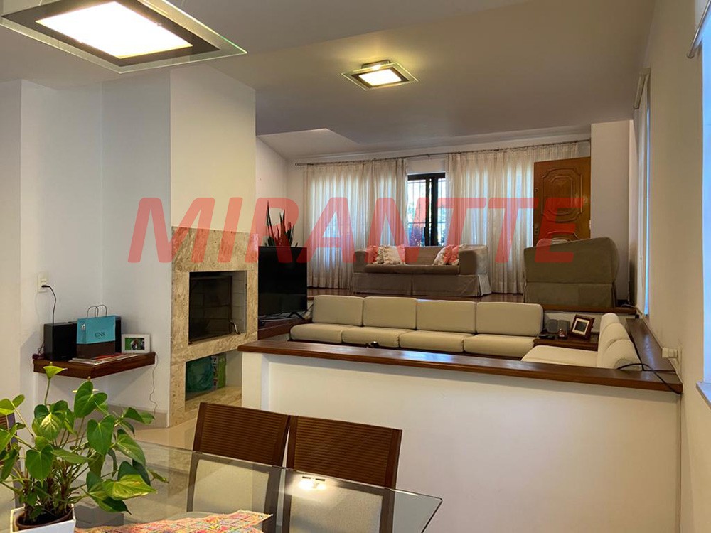 Sobrado de 205m² com 3 quartos em Horto Florestal