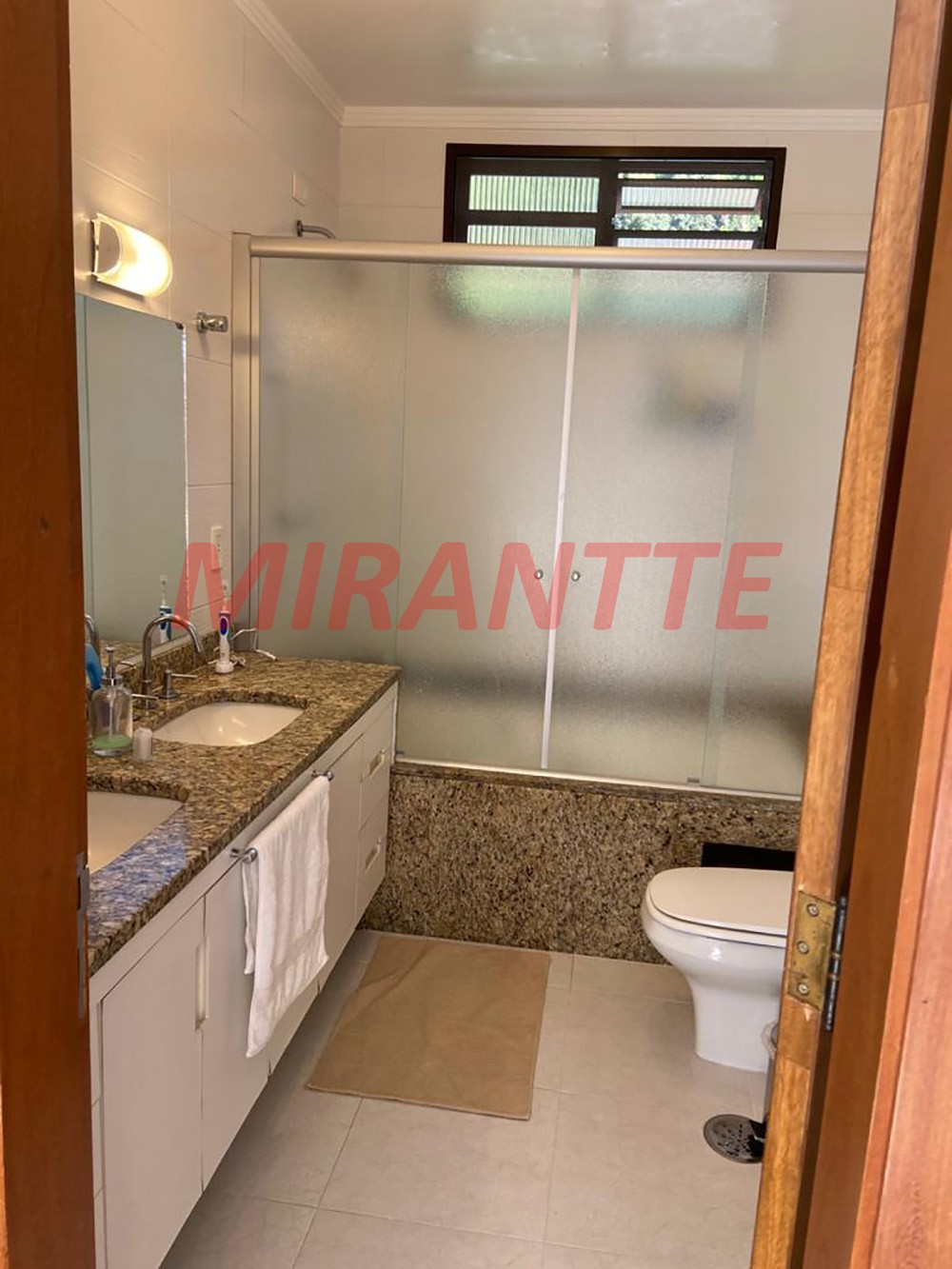 Sobrado de 205m² com 3 quartos em Horto Florestal