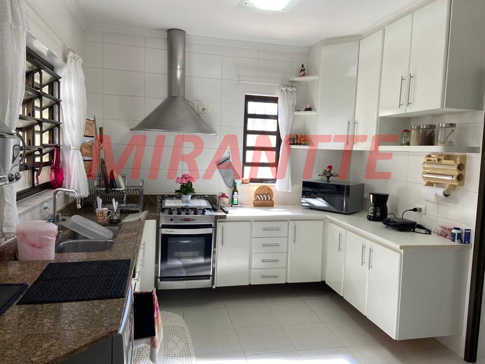 Sobrado de 205m² com 3 quartos em Horto Florestal