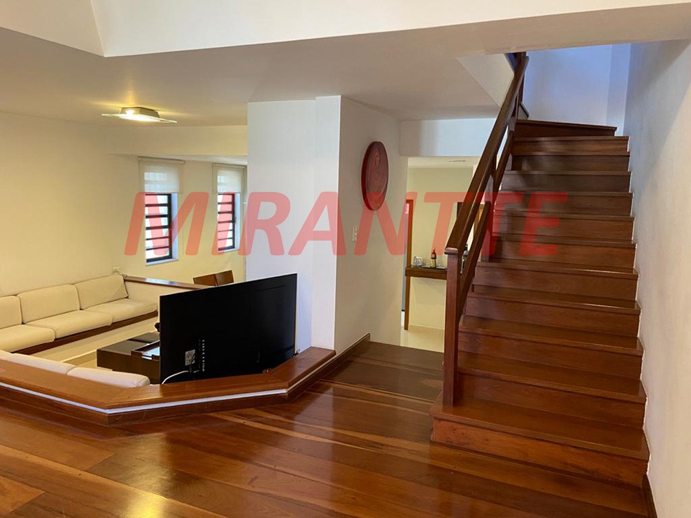 Sobrado de 205m² com 3 quartos em Horto Florestal