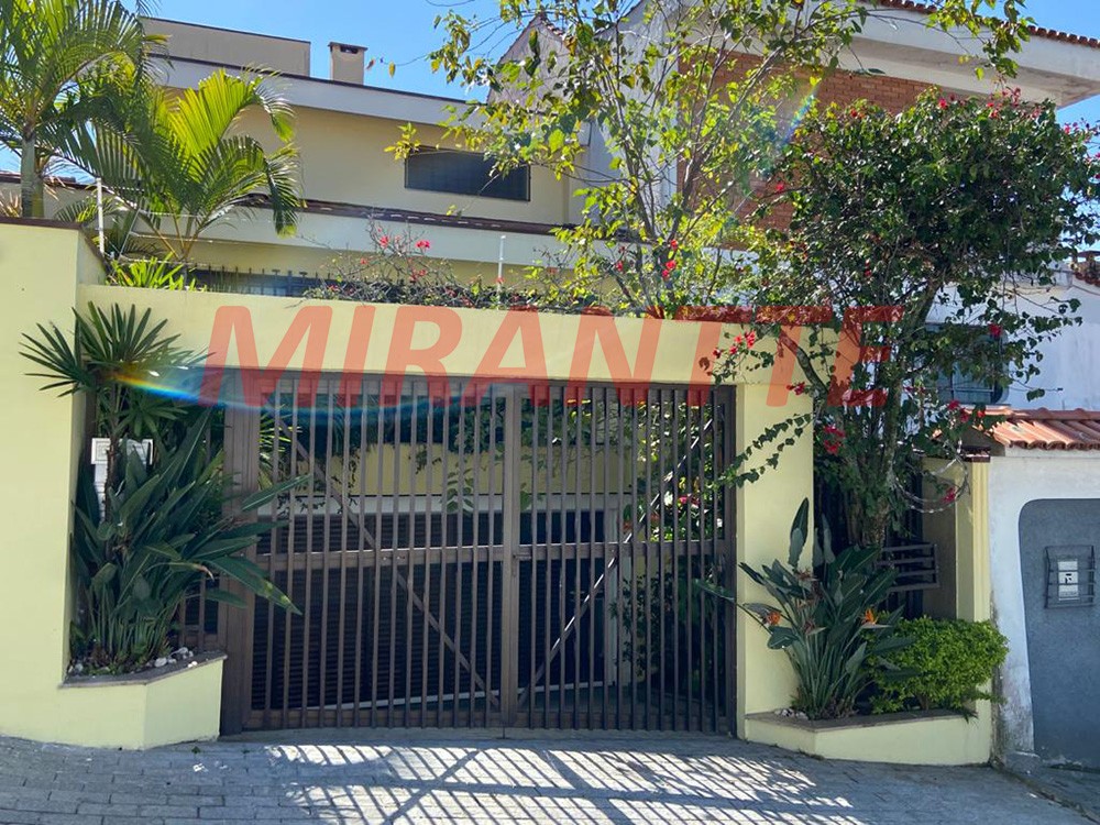 Sobrado de 205m² com 3 quartos em Horto Florestal