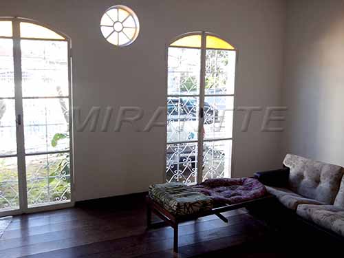 Sobrado de 237m² com 3 quartos em Jardim Kherlakian