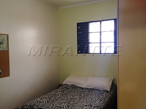 Casa terrea com 2 quartos em Santa Teresinha