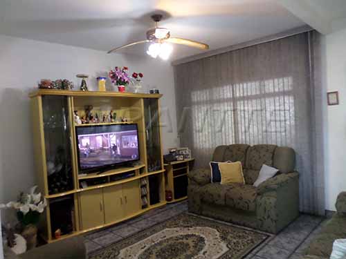 Casa terrea com 3 quartos em Jardim Maristela