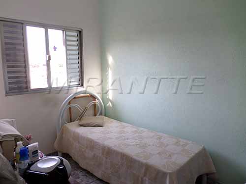 Casa terrea com 3 quartos em Jardim Maristela