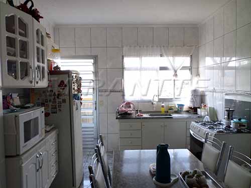 Casa terrea com 3 quartos em Jardim Maristela