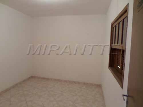 Casa terrea com 3 quartos em Jardim Maristela