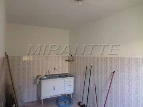 Casa terrea com 3 quartos em Jardim Maristela