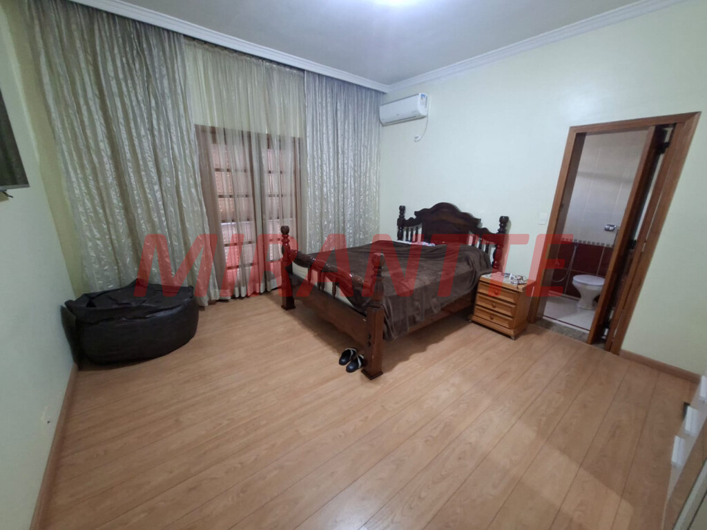 Sobrado de 245m² com 4 quartos em Jardim São Paulo
