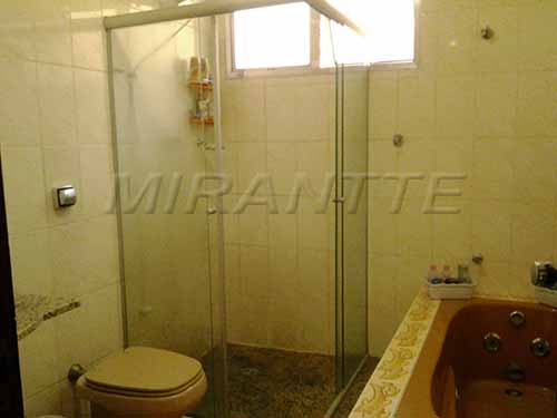 Sobrado de 180m² com 3 quartos em Horto Florestal