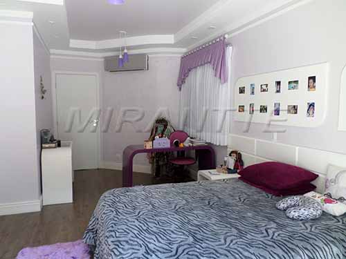 Sobrado de 1200m² com 4 quartos em Jardim Itatinga