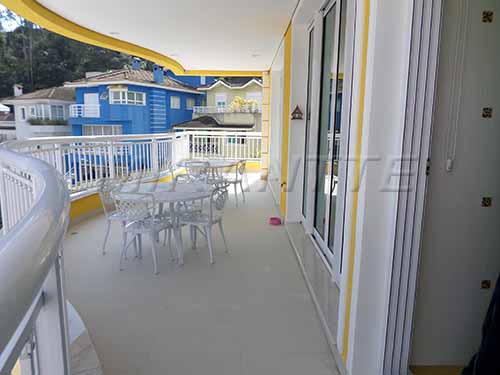 Sobrado de 1200m² com 4 quartos em Jardim Itatinga