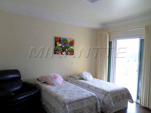 Sobrado de 1200m² com 4 quartos em Jardim Itatinga