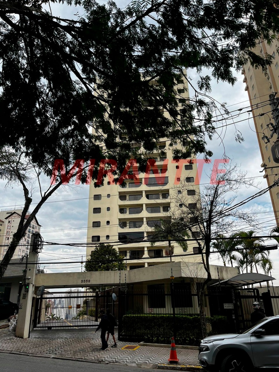 Cobertura de 350m² com 4 quartos em Horto Florestal