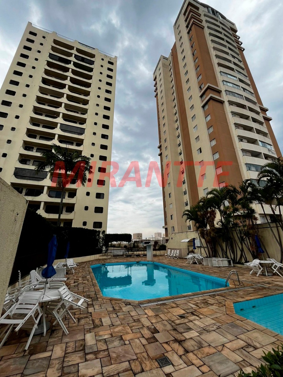 Cobertura de 350m² com 4 quartos em Horto Florestal
