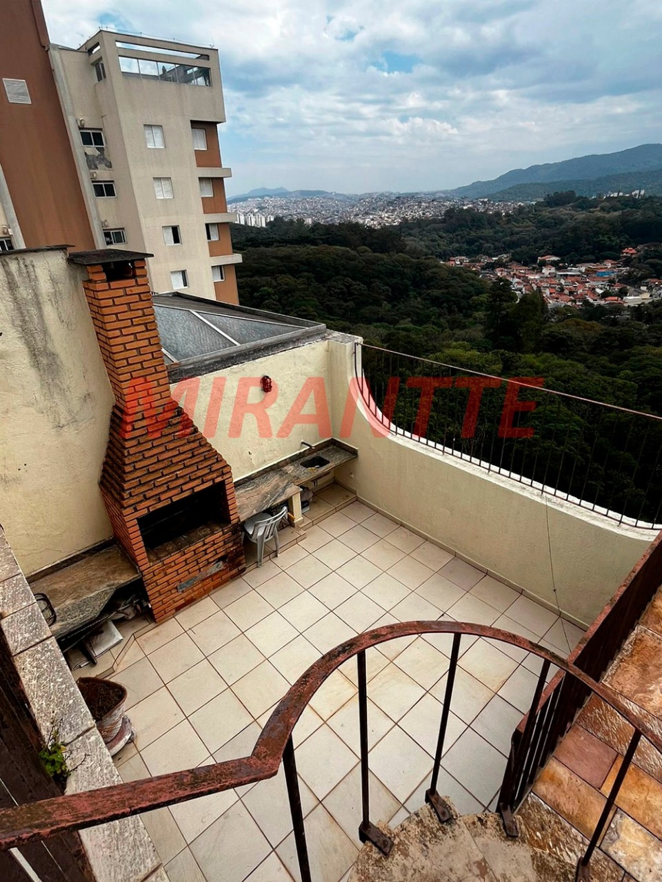 Cobertura de 350m² com 4 quartos em Horto Florestal