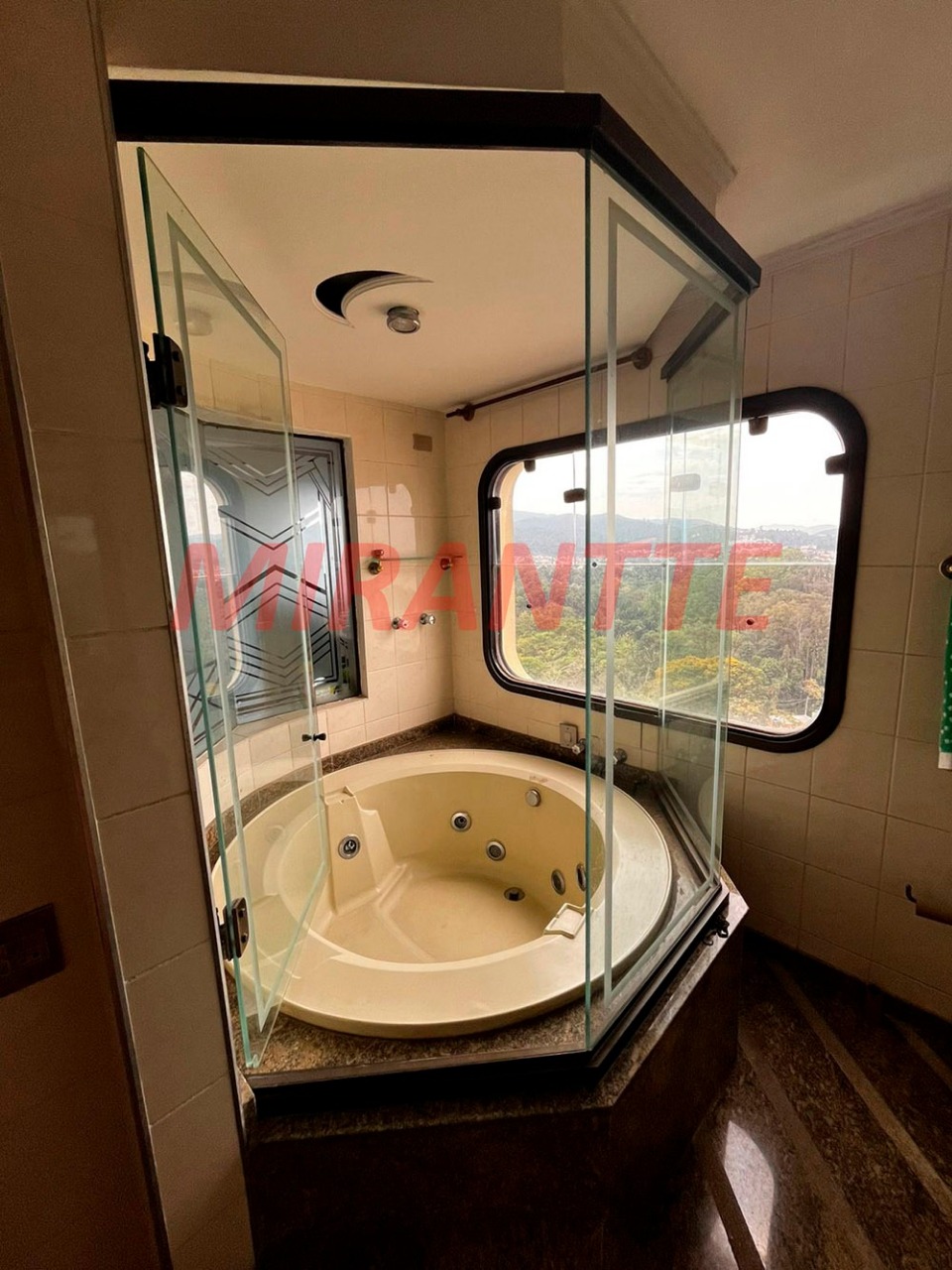 Cobertura de 350m² com 4 quartos em Horto Florestal