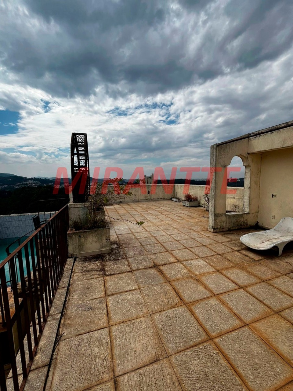Cobertura de 350m² com 4 quartos em Horto Florestal
