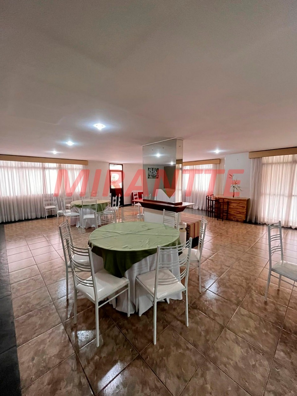 Cobertura de 350m² com 4 quartos em Horto Florestal