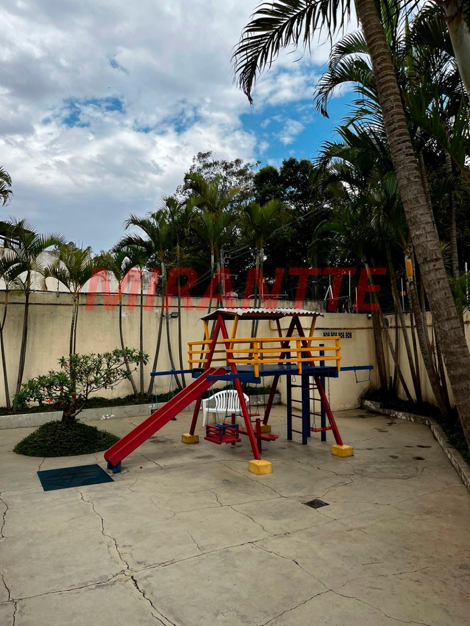 Cobertura de 350m² com 4 quartos em Horto Florestal
