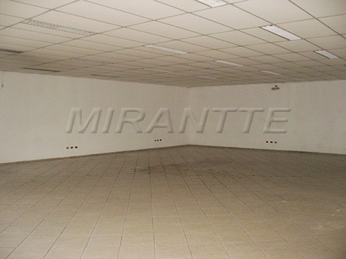 Comercial de 710m² em Santana