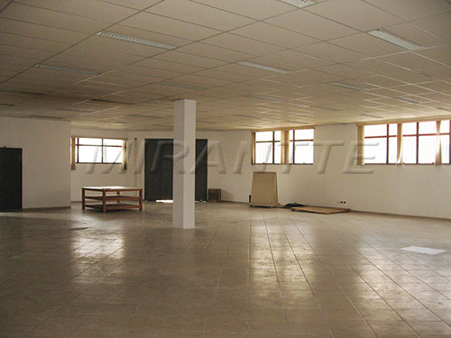 Comercial de 710m² em Santana